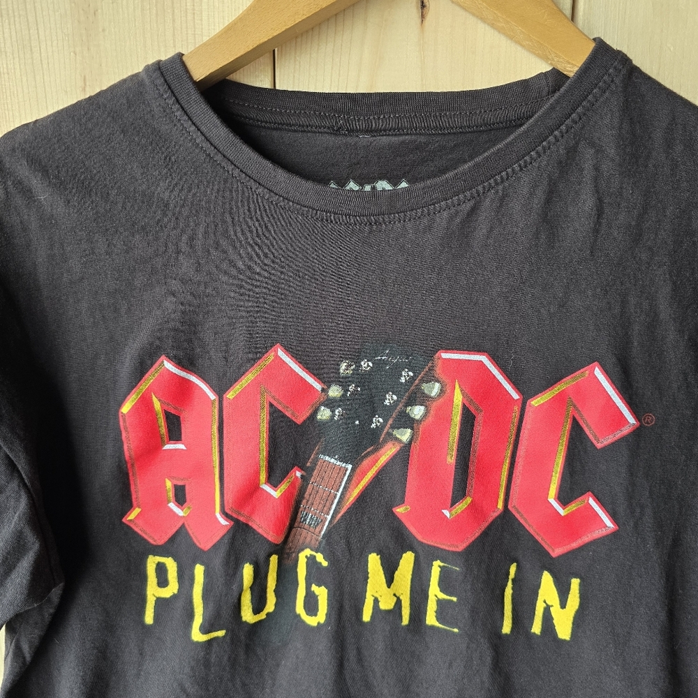 AC/DC Plug Me In Black Red T Shirt Womens Small - Picture 3 of 6